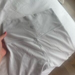 Aritzia Butter Leggings in light grey